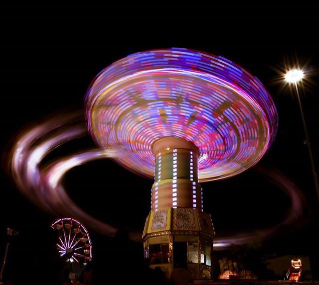 LOW ANGLE VIEW OF ILLUMINATED FERRIS WHEEL AT NIGHT