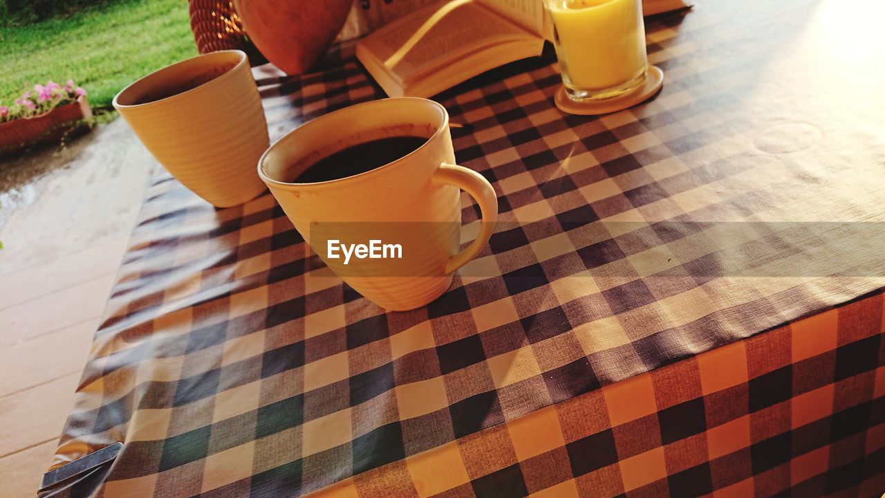 CLOSE-UP OF COFFEE CUP ON TABLE