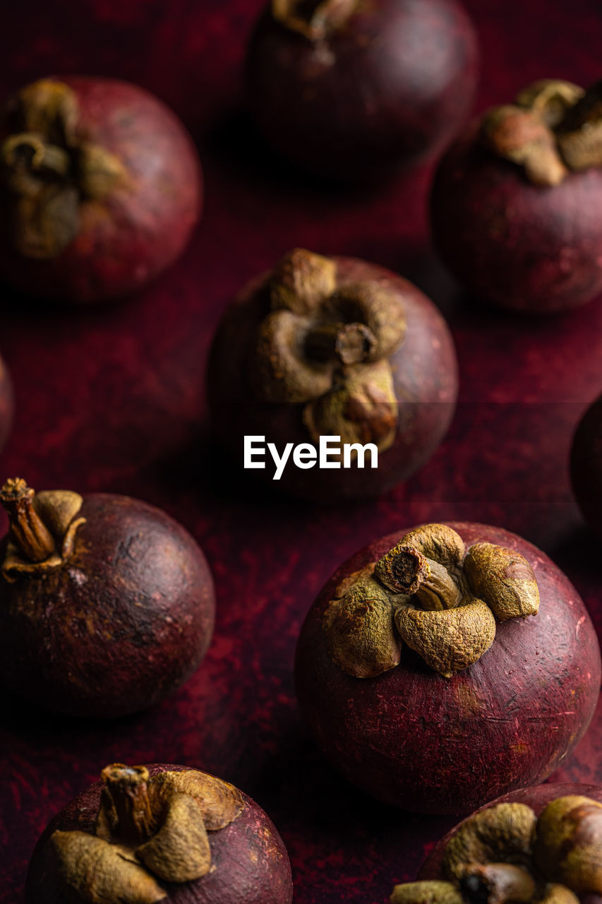 HIGH ANGLE VIEW OF FRUITS AND TABLE