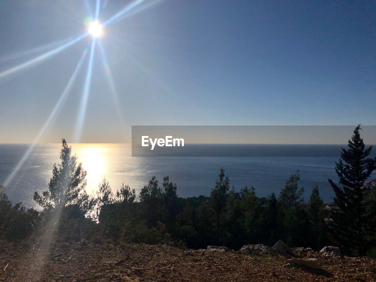 SCENIC VIEW OF SEA AGAINST BRIGHT SKY