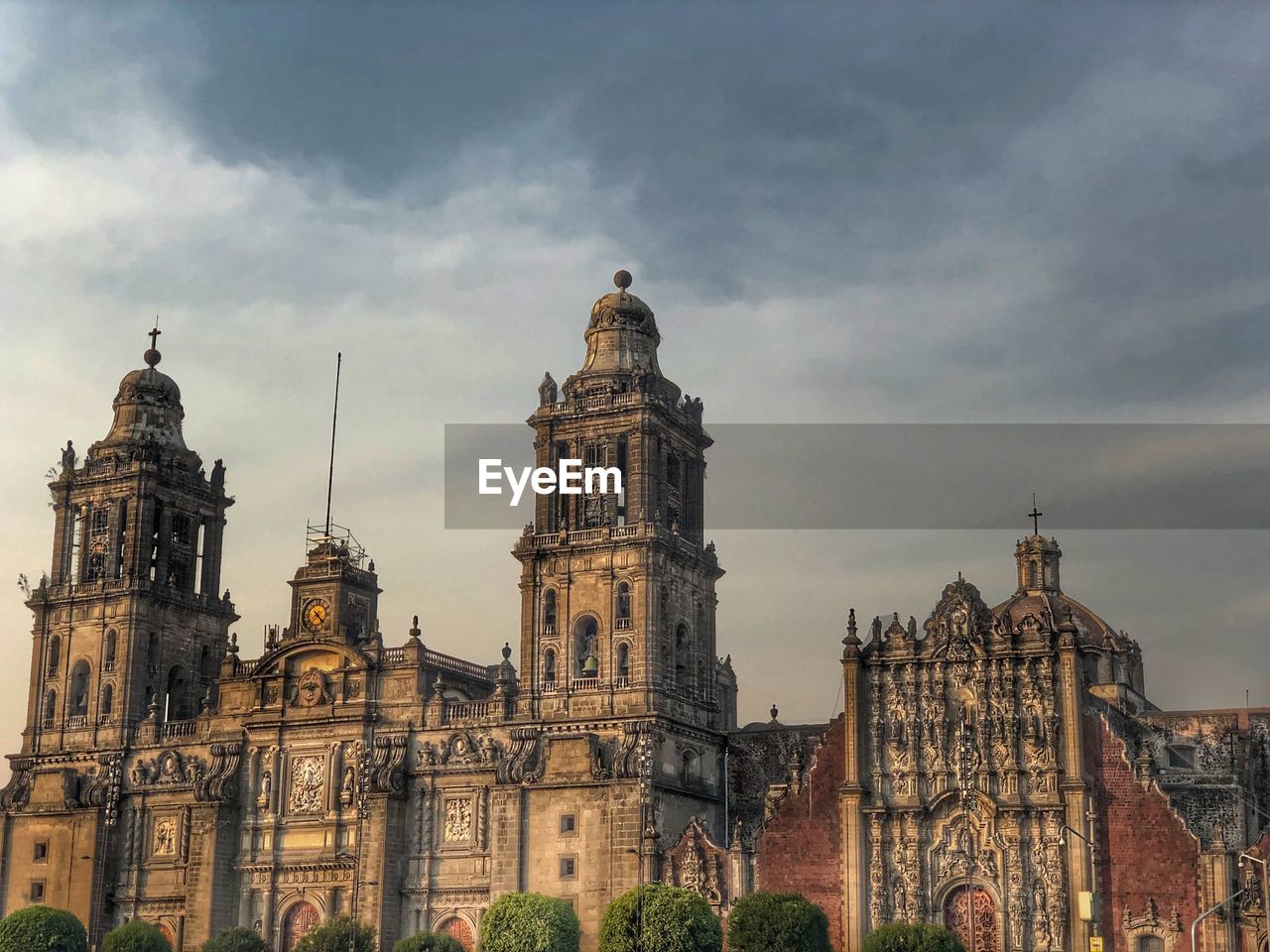 LOW ANGLE VIEW OF CATHEDRAL AGAINST SKY