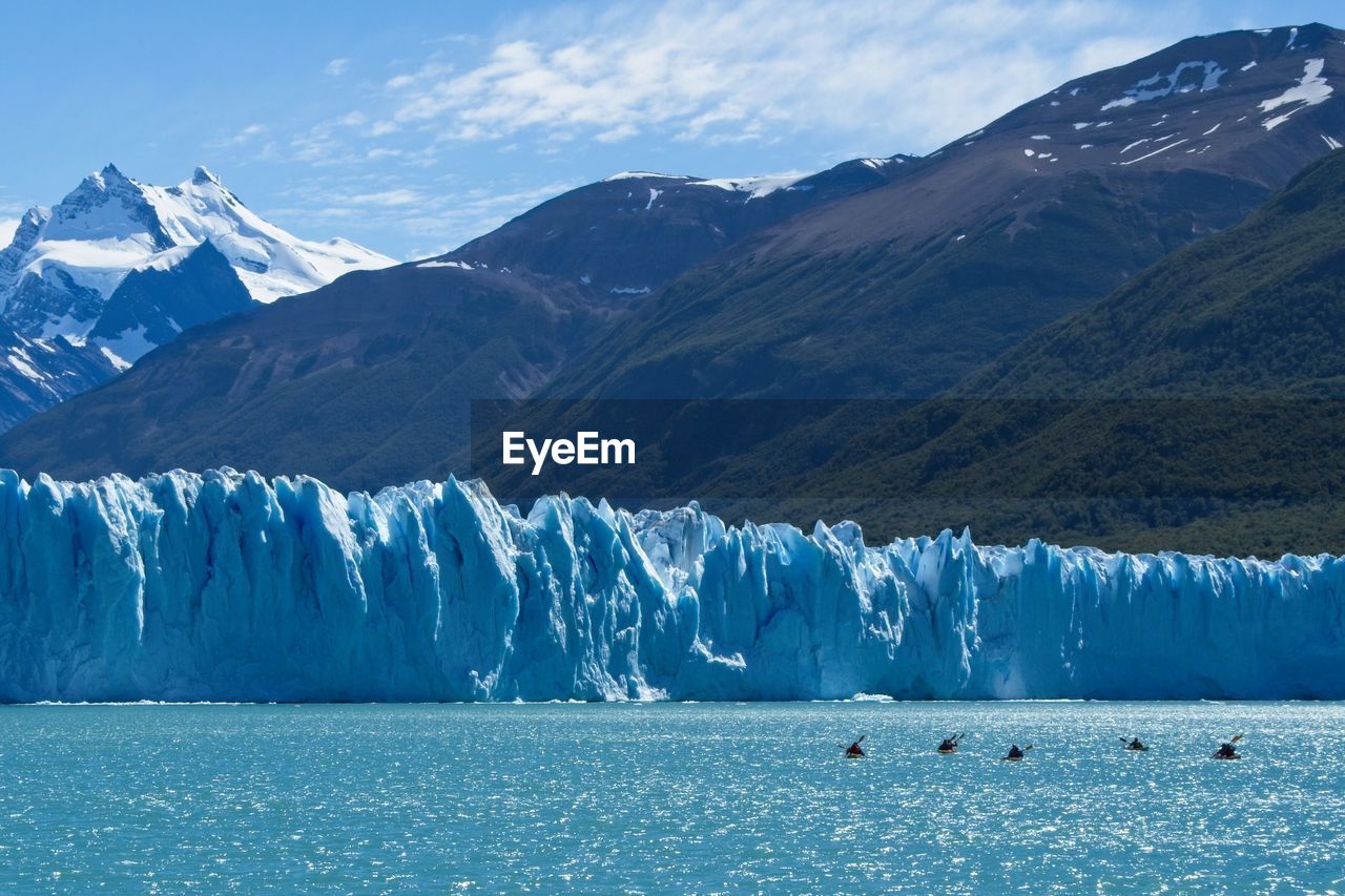 SCENIC VIEW OF SEA AND MOUNTAIN AGAINST SKY