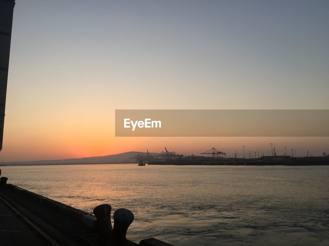 VIEW OF SEA AGAINST CLEAR SKY DURING SUNSET
