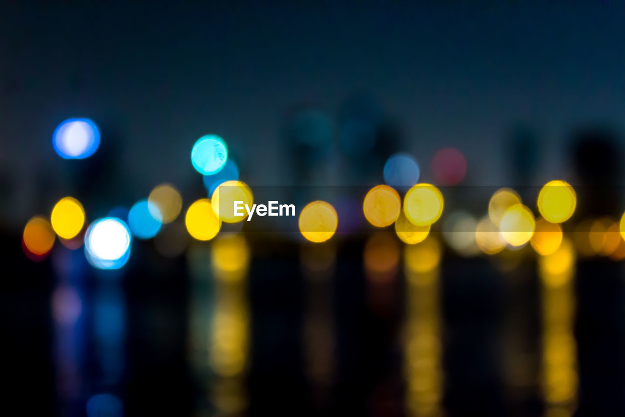 DEFOCUSED IMAGE OF ILLUMINATED LIGHTS