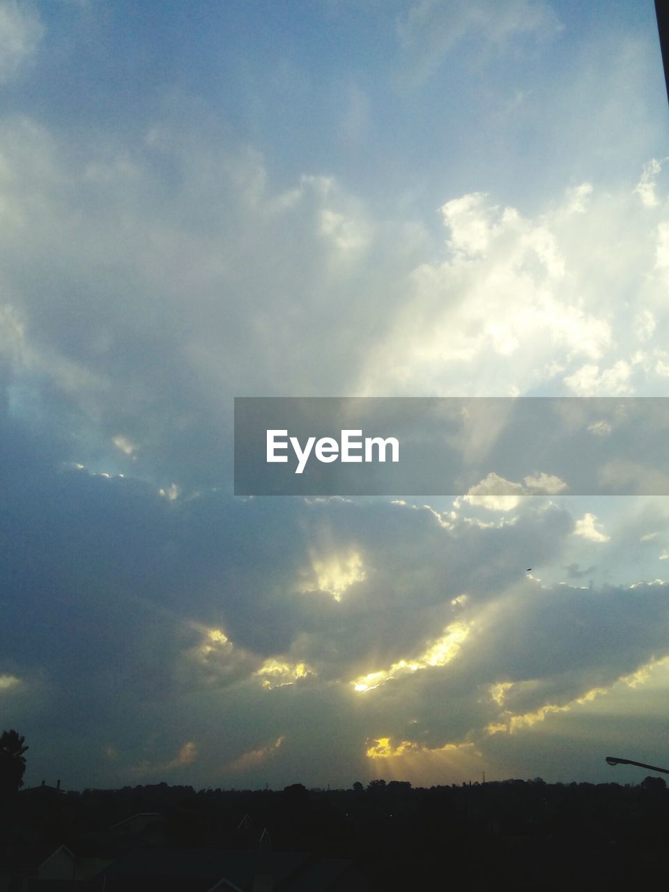 VIEW OF LANDSCAPE AGAINST CLOUDY SKY