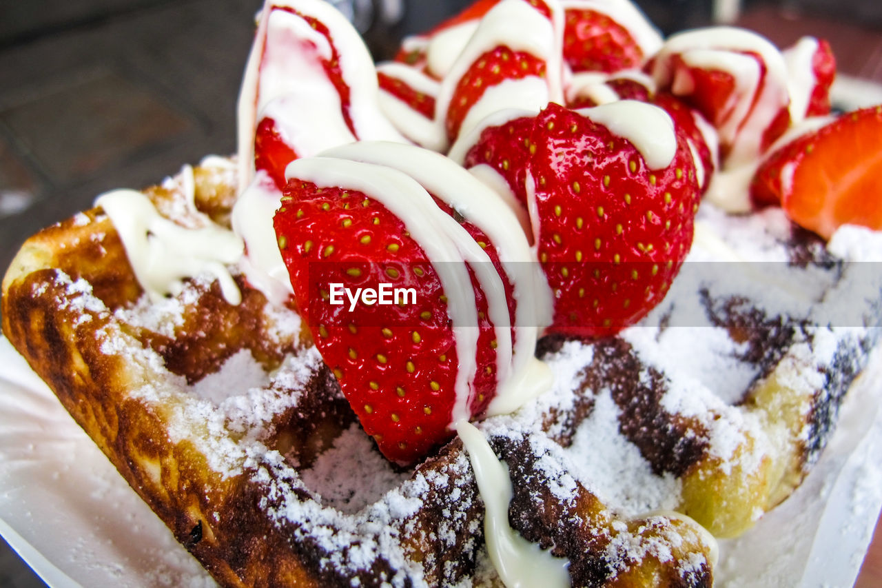 CLOSE-UP OF CHOCOLATE CAKE WITH ICE CREAM