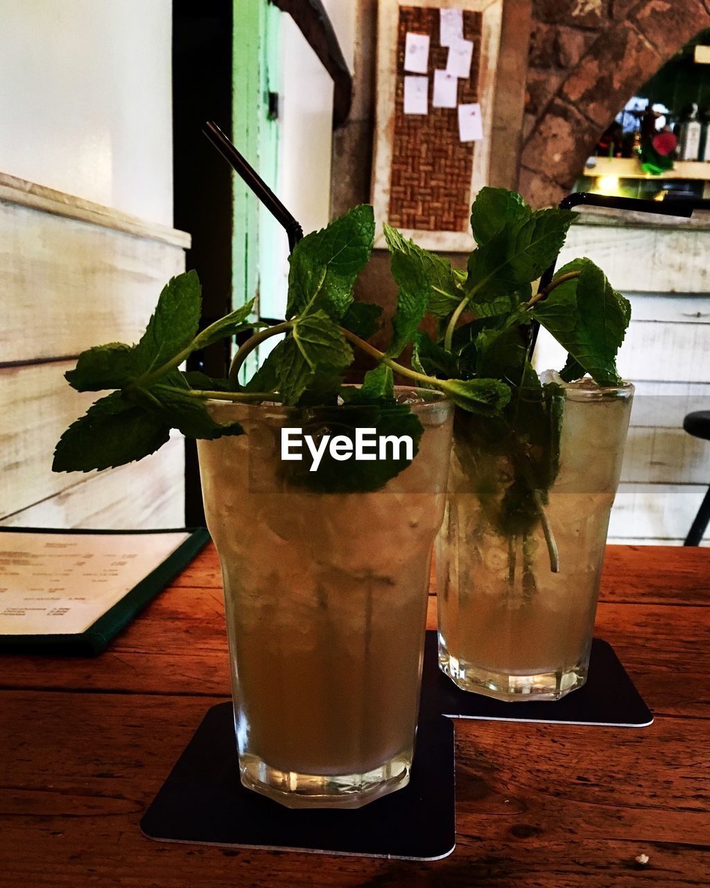 CLOSE-UP OF DRINK AND TABLE