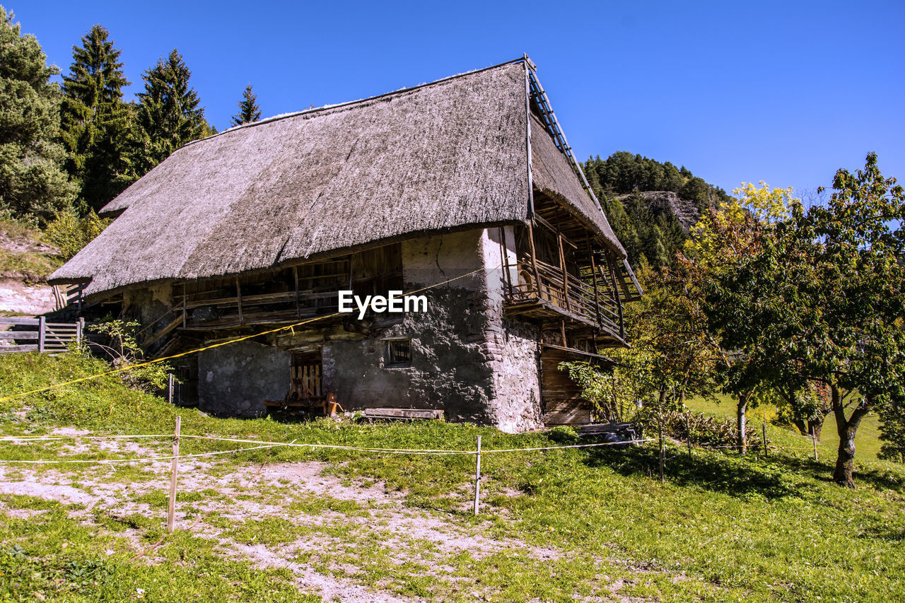 VIEW OF HOUSE AGAINST CLEAR SKY