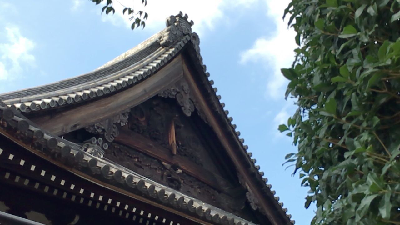 LOW ANGLE VIEW OF TEMPLE AGAINST SKY