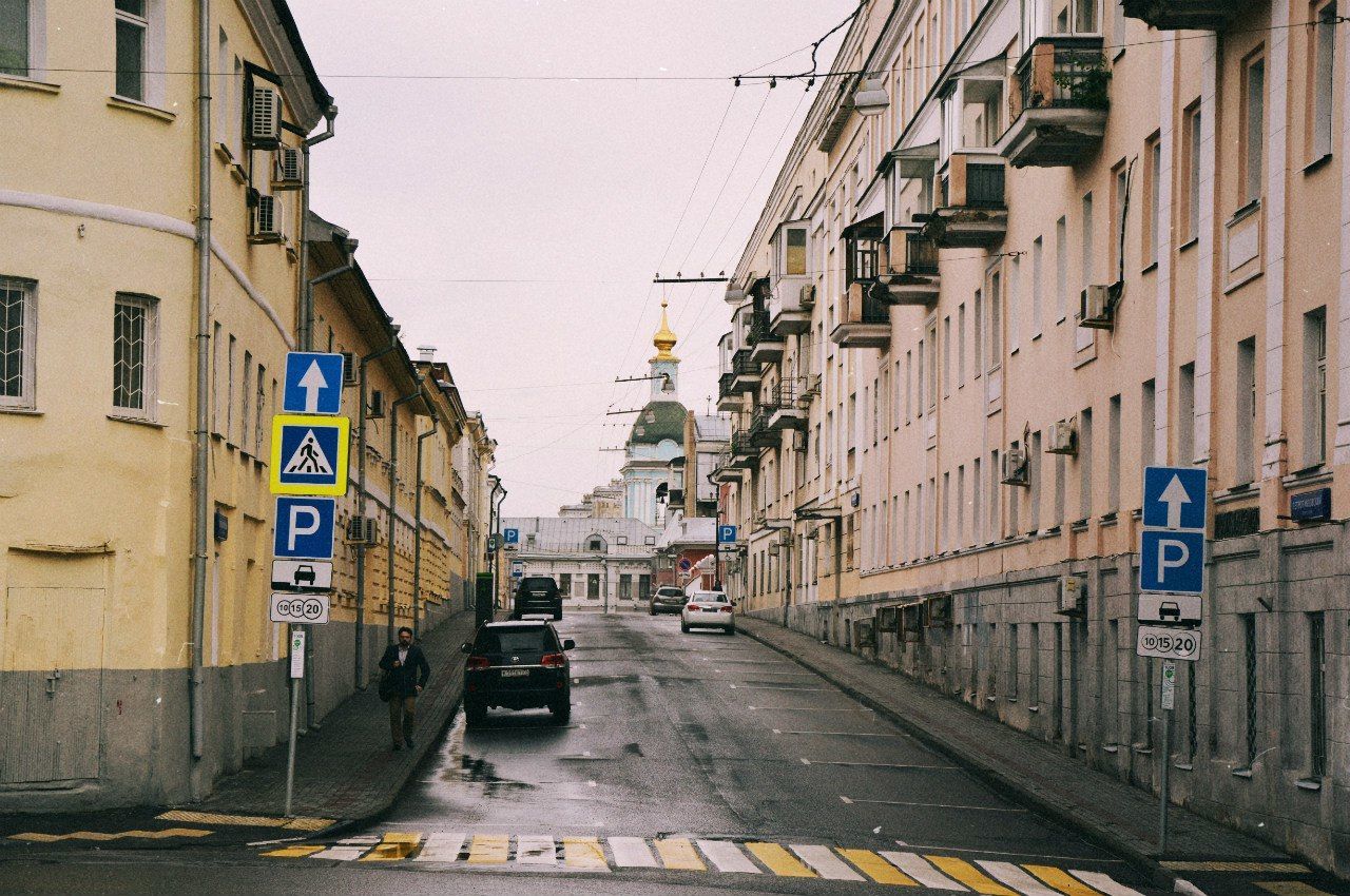 VIEW OF CITY STREET WITH BUILDINGS IN BACKGROUND