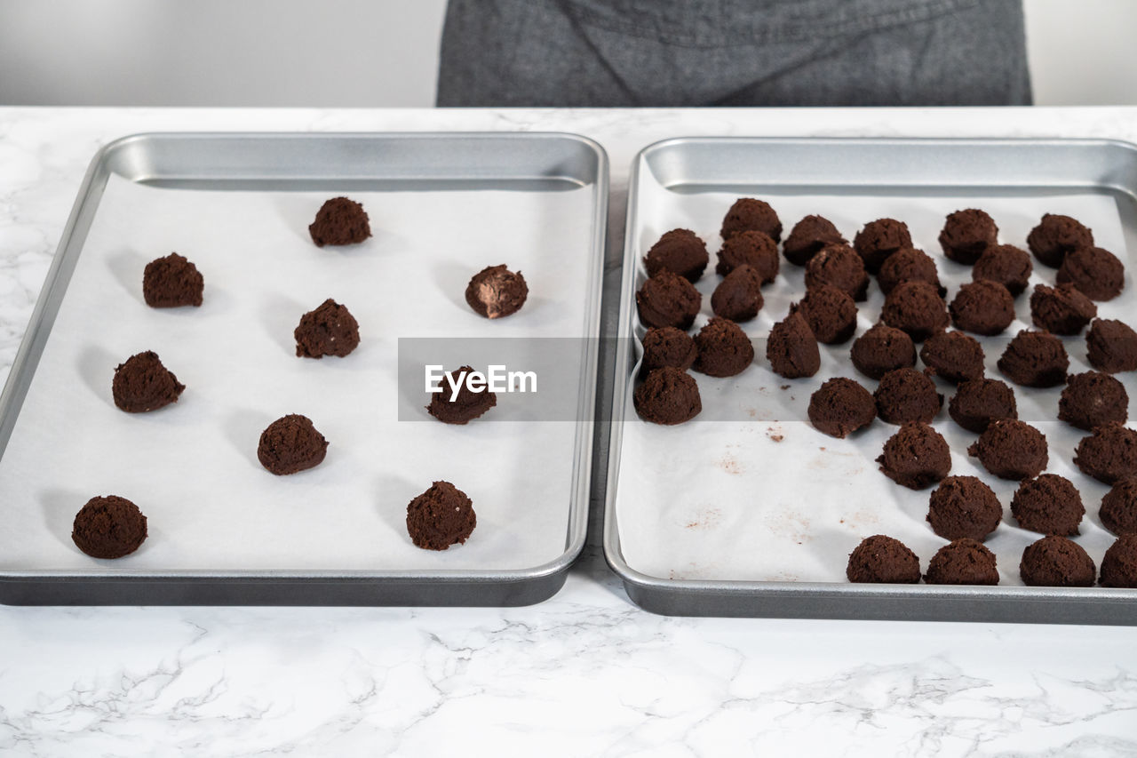 food and drink, food, dessert, indoors, confiture, chocolate, freshness, baked, sweet food, chocolate balls, snack, sweet, produce, no people, still life, tray, high angle view, meal, chocolate brownie, baking sheet