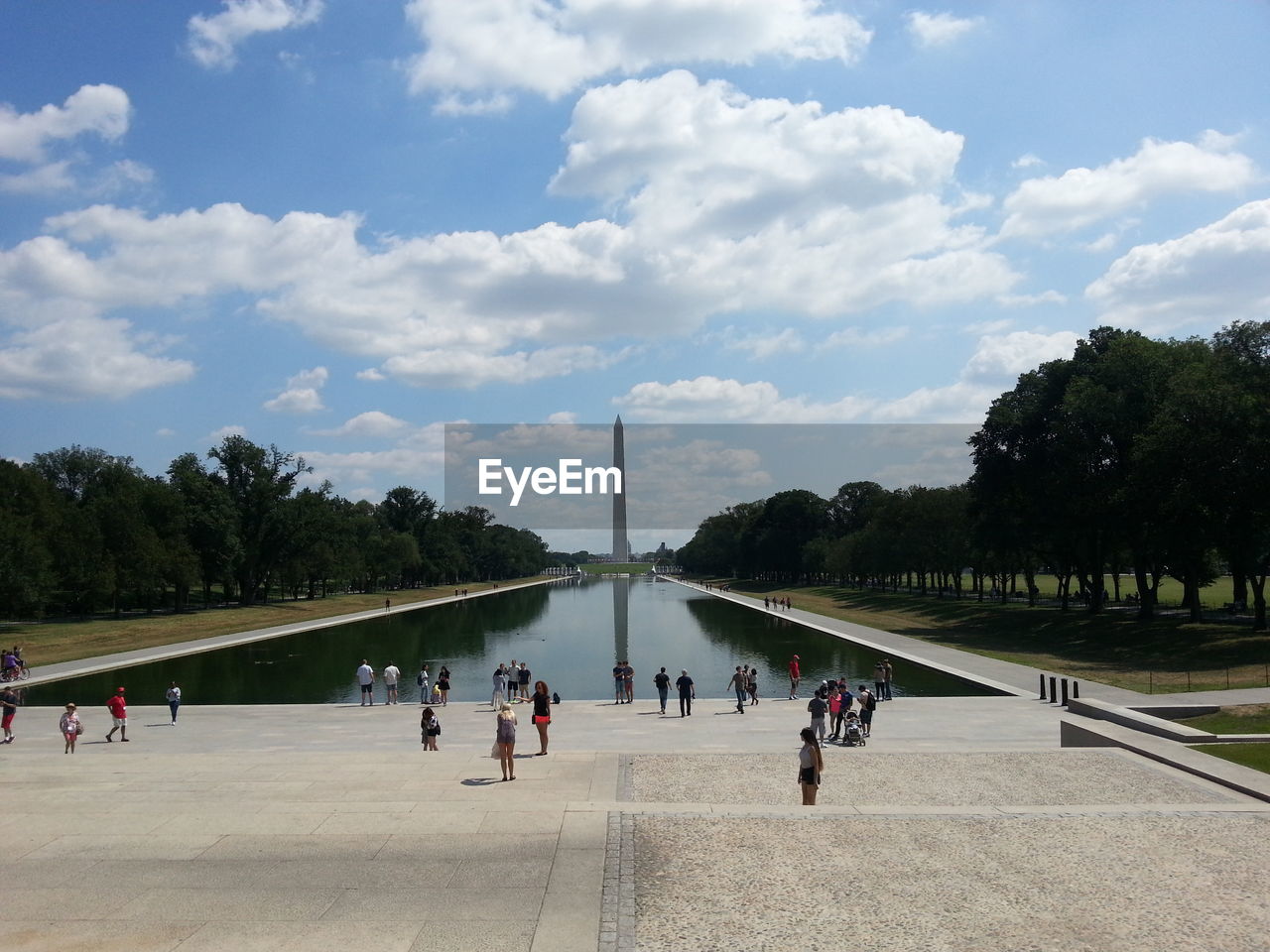 Tourists at lincoln memorial reflecting pool