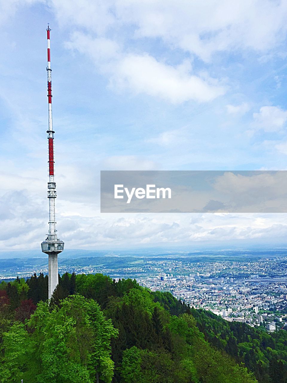 Uetliberg tv-tower on mountain against blue sky