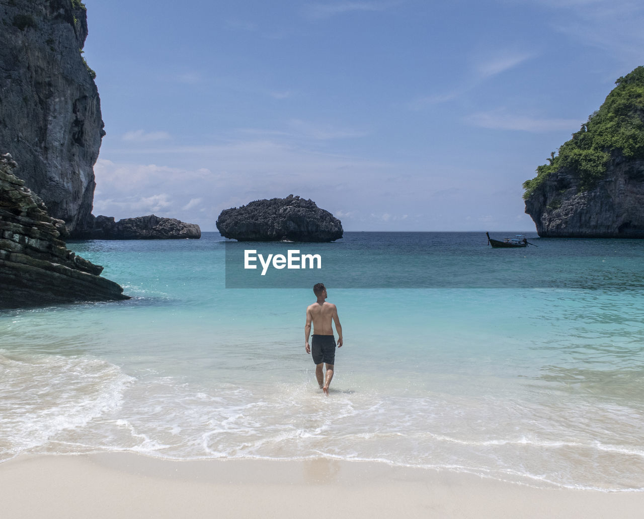 REAR VIEW OF WOMAN ON BEACH