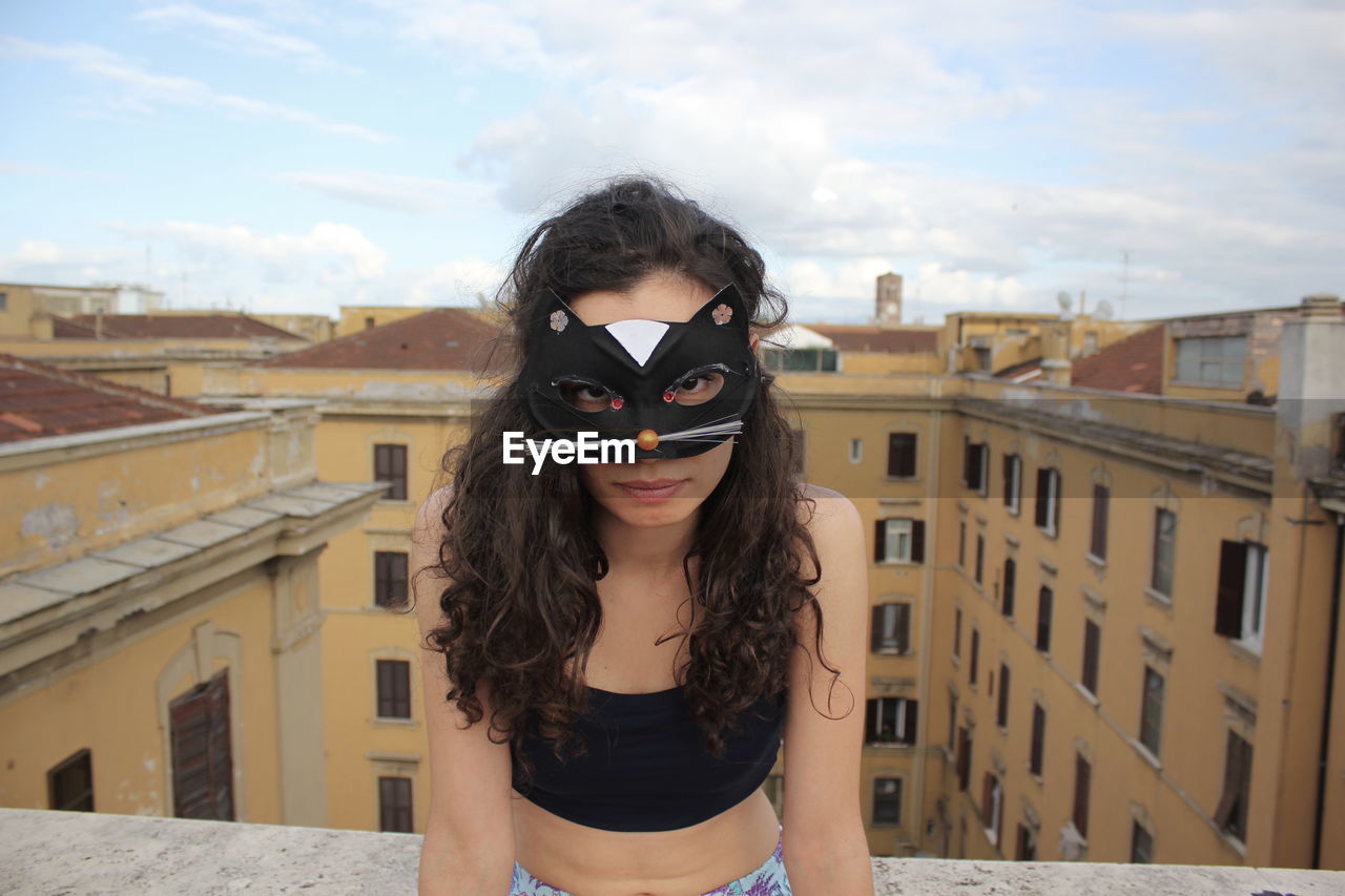 PORTRAIT OF BEAUTIFUL YOUNG WOMAN STANDING AGAINST SKY