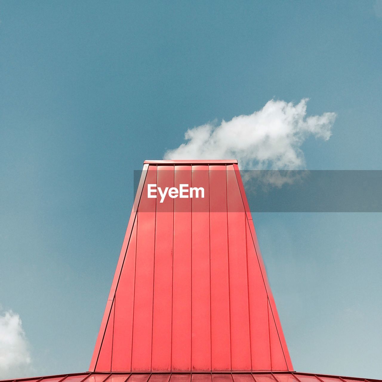 LOW ANGLE VIEW OF STRUCTURE AGAINST SKY