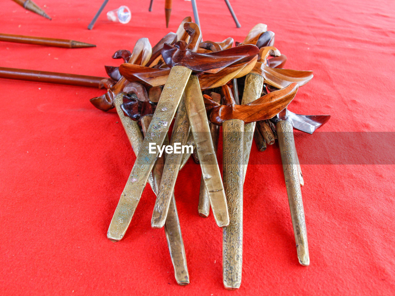 HIGH ANGLE VIEW OF OBJECTS ON TABLE AT HOME