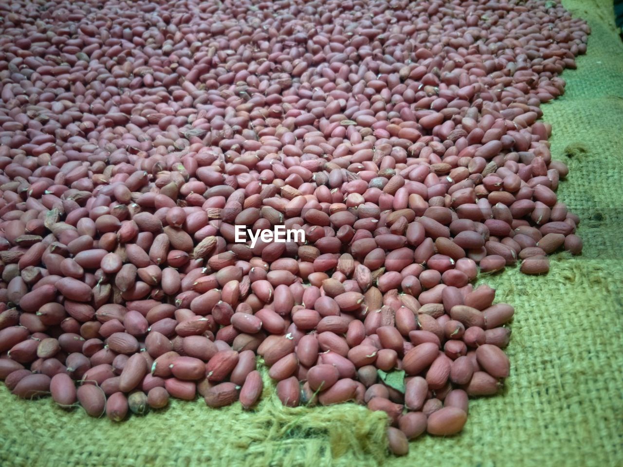 FULL FRAME SHOT OF ROASTED BEANS