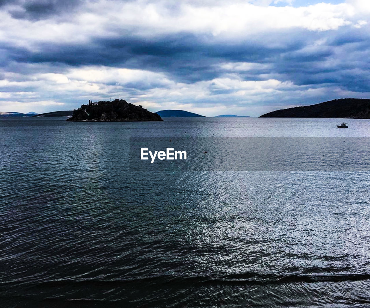 PANORAMIC VIEW OF SEA AGAINST SKY