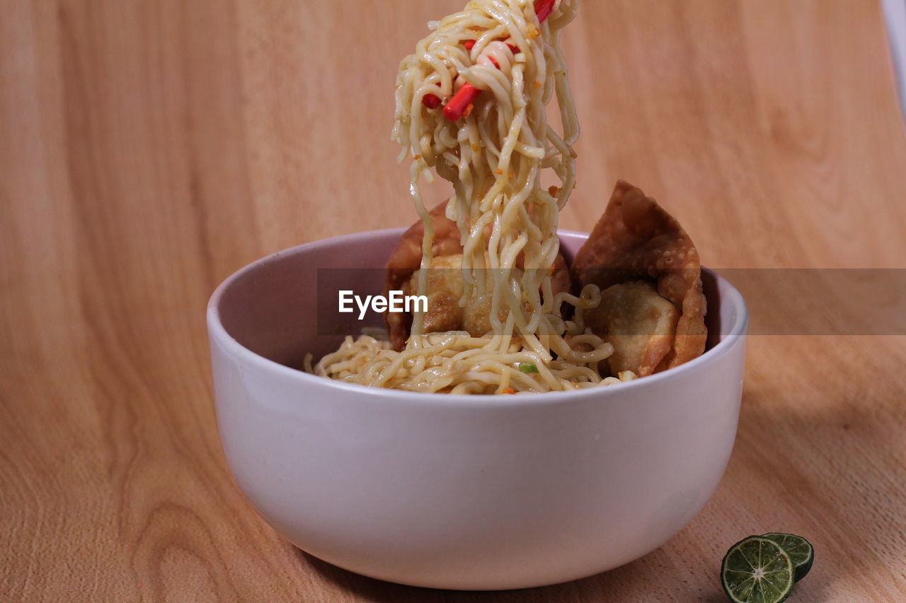 CLOSE-UP OF BOWL OF SOUP