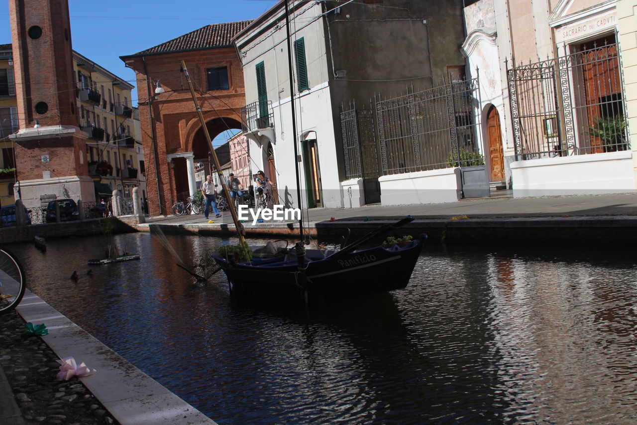 CANAL PASSING THROUGH TOWN