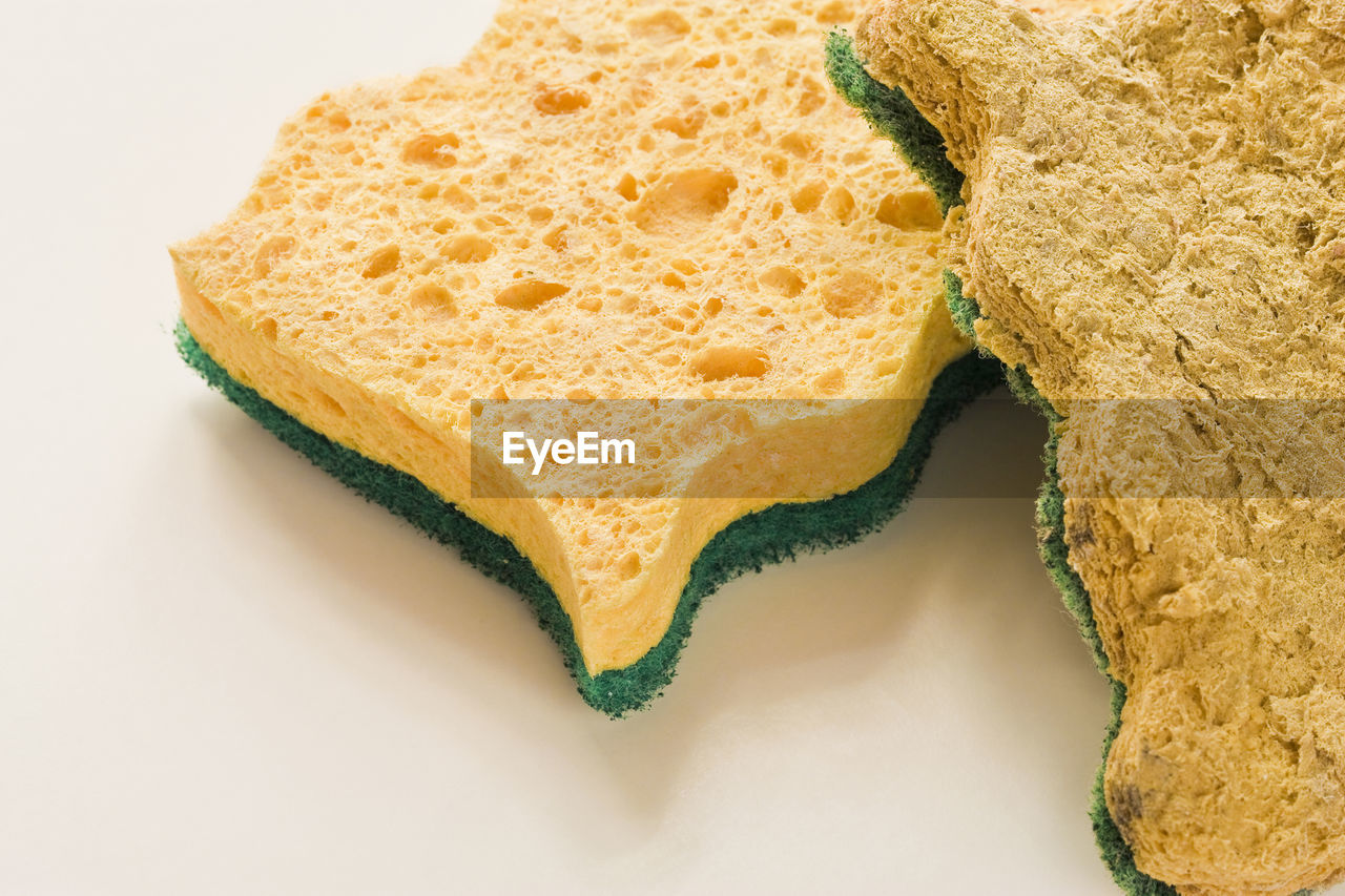 CLOSE-UP OF BREAD WITH FORK