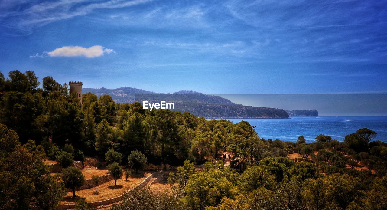 SCENIC VIEW OF BAY AGAINST SKY