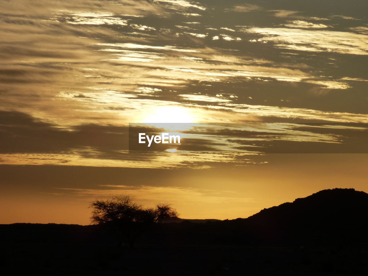 SCENIC VIEW OF DRAMATIC SKY OVER SILHOUETTE LANDSCAPE