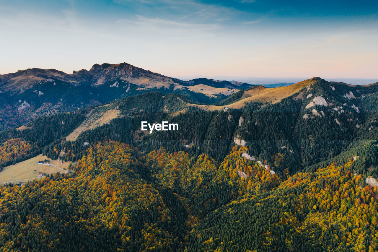 SCENIC VIEW OF MOUNTAINS AGAINST SKY DURING SUNRISE