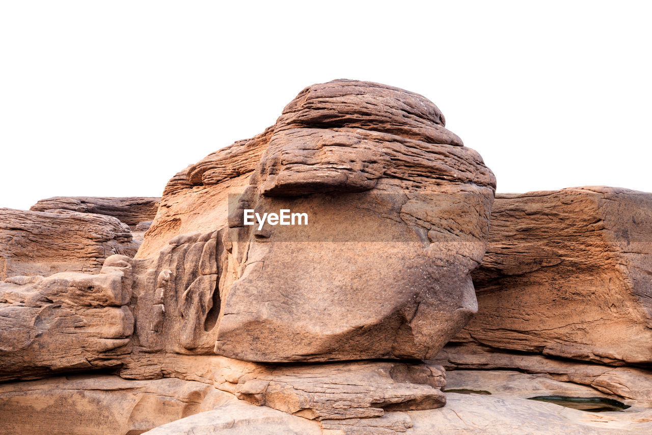 rock, rock formation, arch, nature, geology, travel destinations, boulder, no people, land, landscape, non-urban scene, wadi, sky, monolith, environment, scenics - nature, formation, desert, beauty in nature, travel, outdoors, eroded, day, ancient history, climate, tranquility, sandstone, physical geography, sculpture, extreme terrain, monument, temple