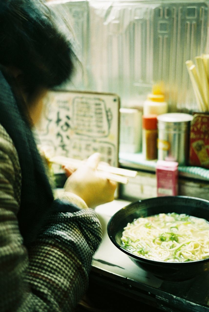 CLOSE-UP OF WOMAN HAND HOLDING LAPTOP AT HOME