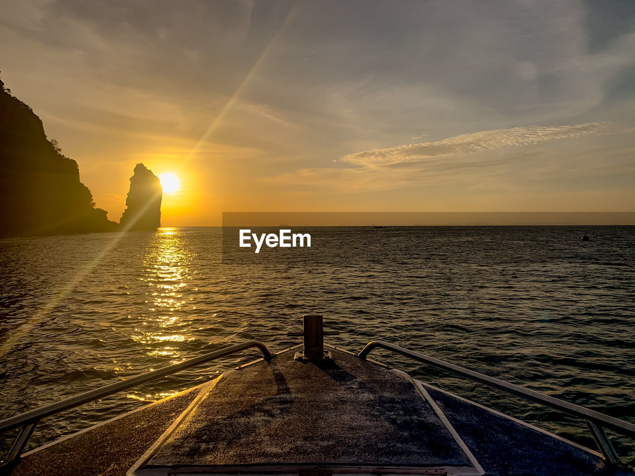 SCENIC VIEW OF SEA AGAINST ORANGE SKY