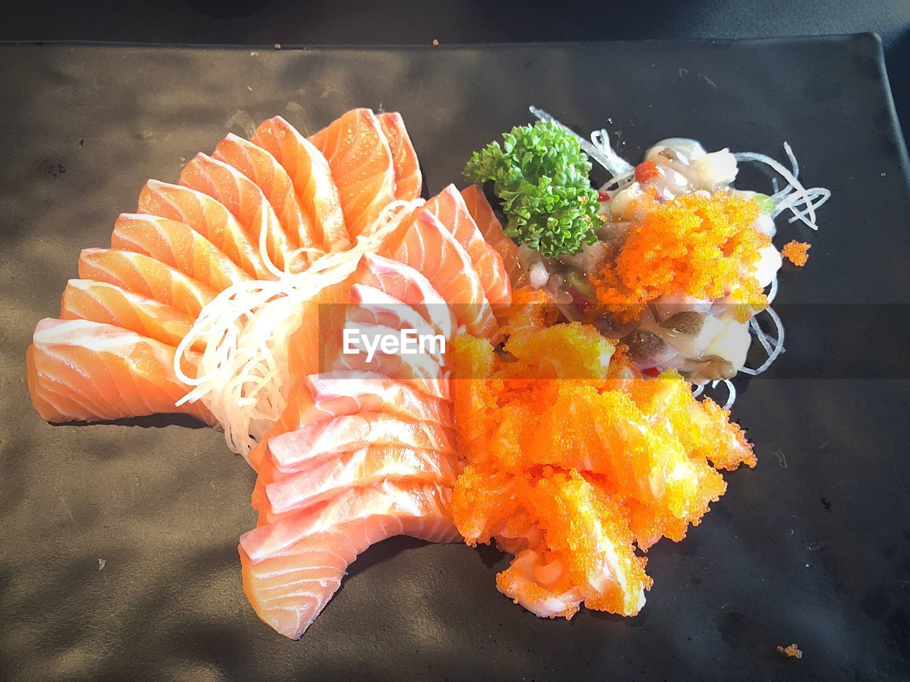 HIGH ANGLE VIEW OF FISH ON PLATE