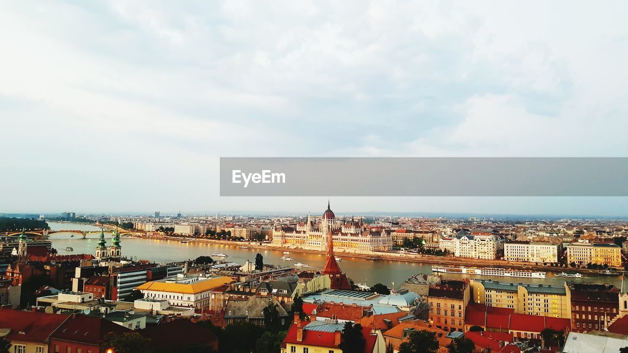 HIGH ANGLE VIEW OF CITY AGAINST SKY