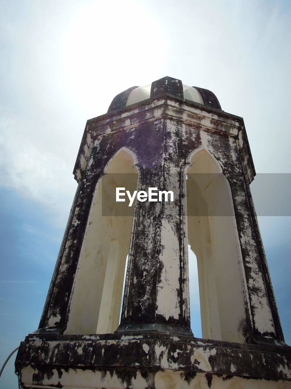 LOW ANGLE VIEW OF HISTORICAL BUILDING AGAINST SKY