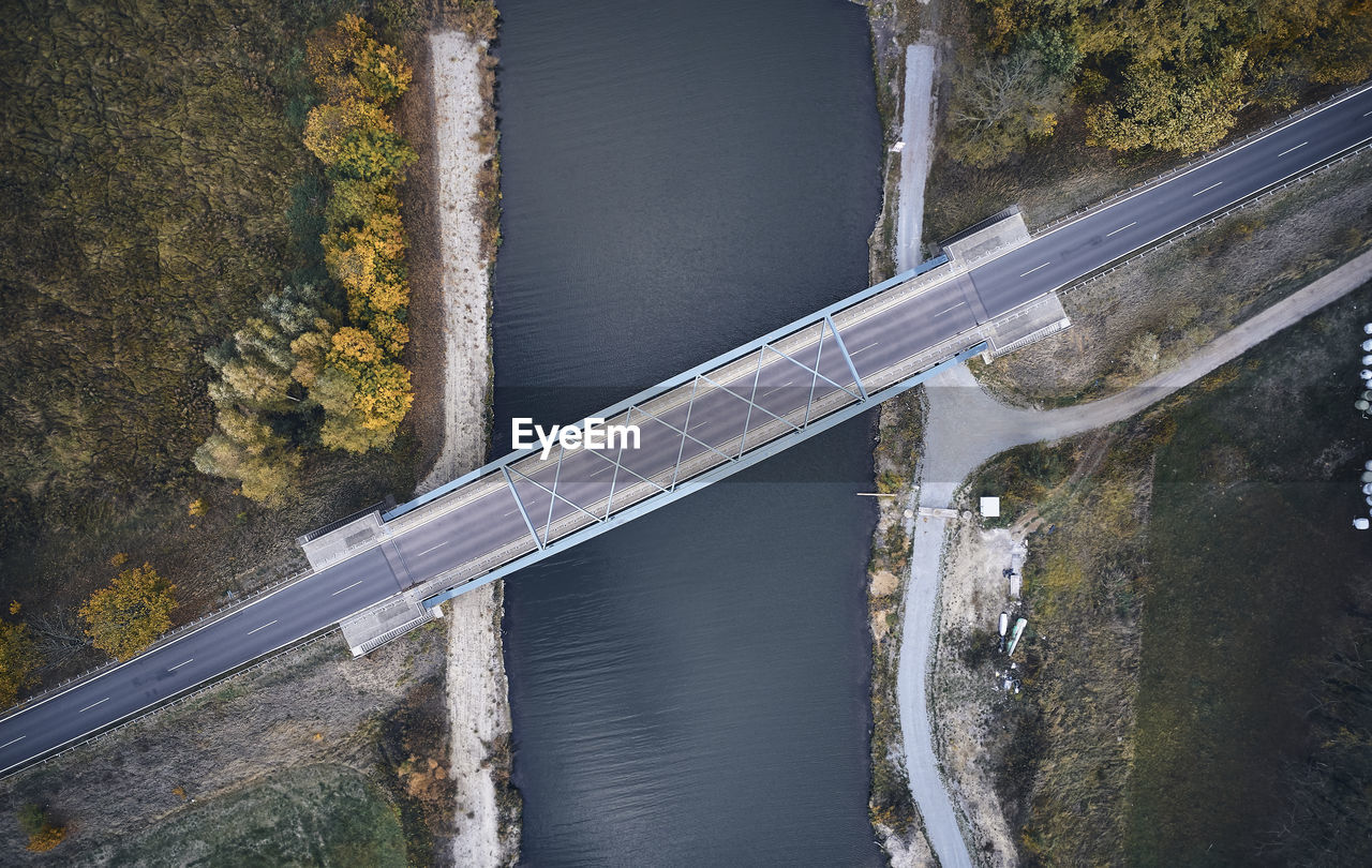 HIGH ANGLE VIEW OF DAM BRIDGE OVER RIVER