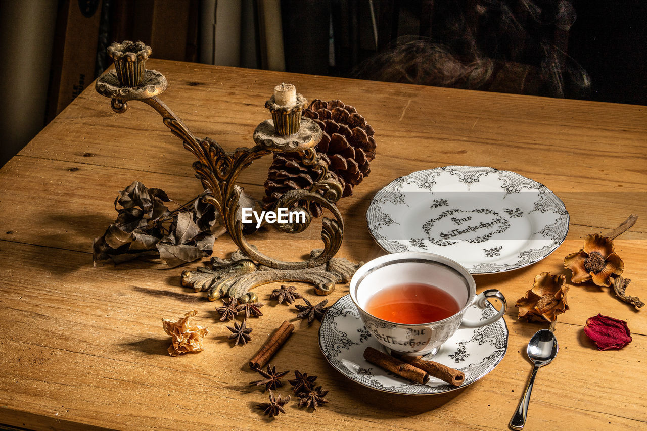 HIGH ANGLE VIEW OF TEA ON TABLE AT HOME