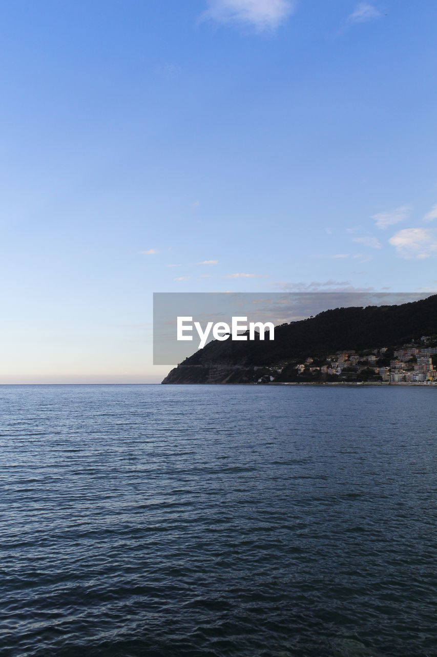 SCENIC VIEW OF SEA AND MOUNTAIN AGAINST SKY