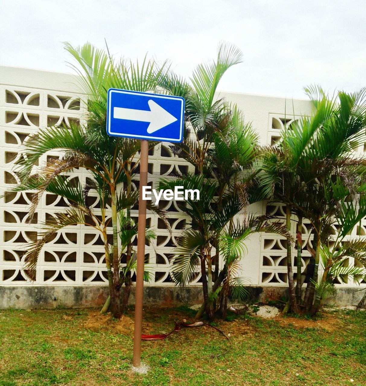 VIEW OF INFORMATION SIGN ON WALL