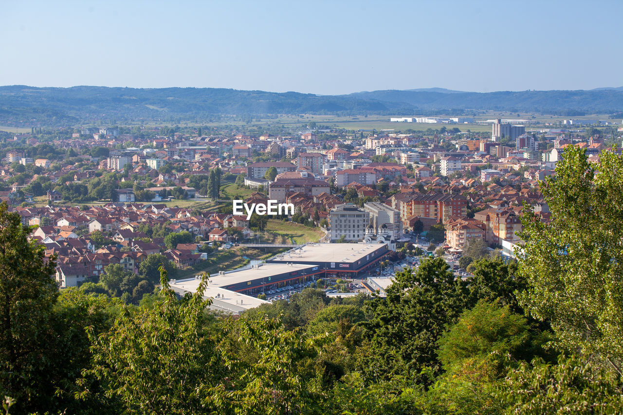 HIGH ANGLE VIEW OF TOWNSCAPE AGAINST CLEAR SKY