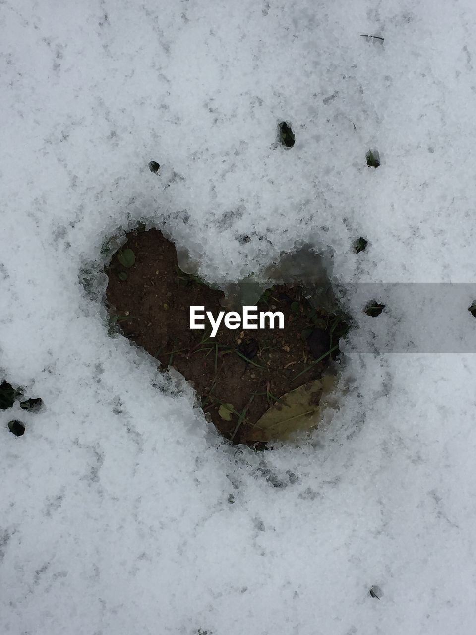 HIGH ANGLE VIEW OF SNOW ON GROUND