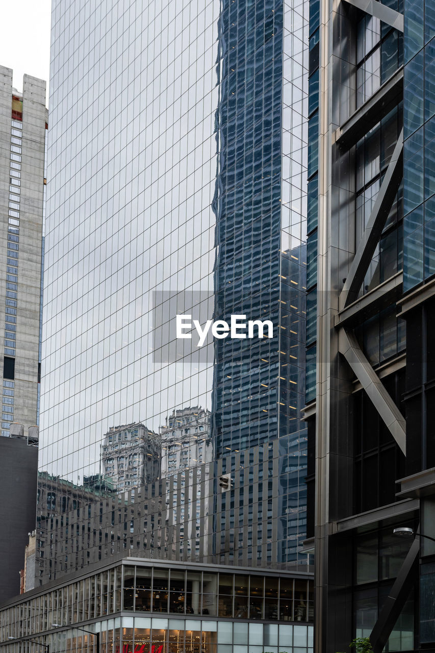 LOW ANGLE VIEW OF MODERN BUILDINGS IN CITY