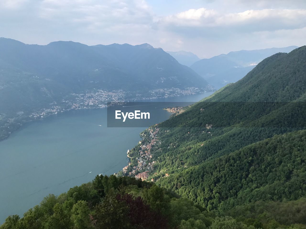 HIGH ANGLE VIEW OF LAKE AGAINST SKY