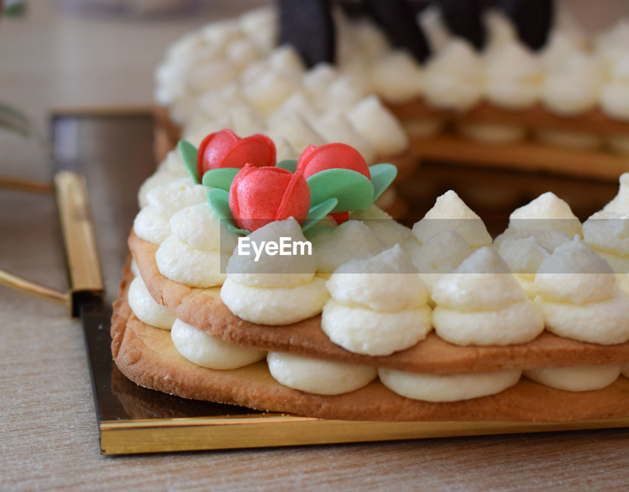 CLOSE-UP OF CAKE IN PLATE