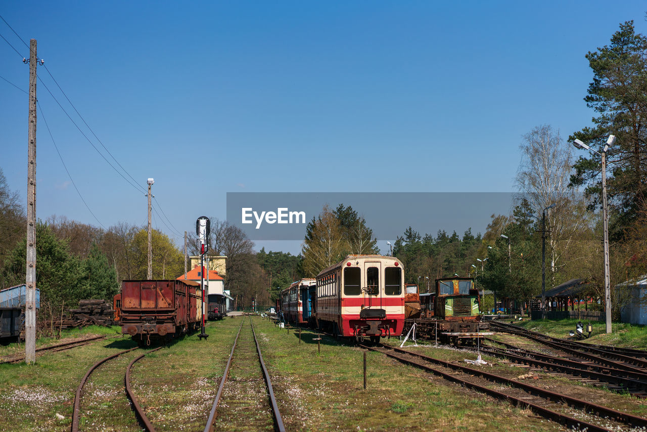 TRAIN ON RAILROAD TRACKS AGAINST SKY