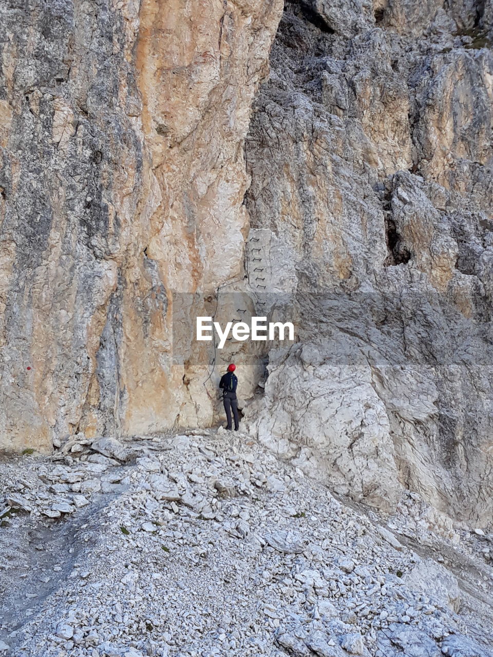 FULL LENGTH REAR VIEW OF MAN WALKING ON ROCKS