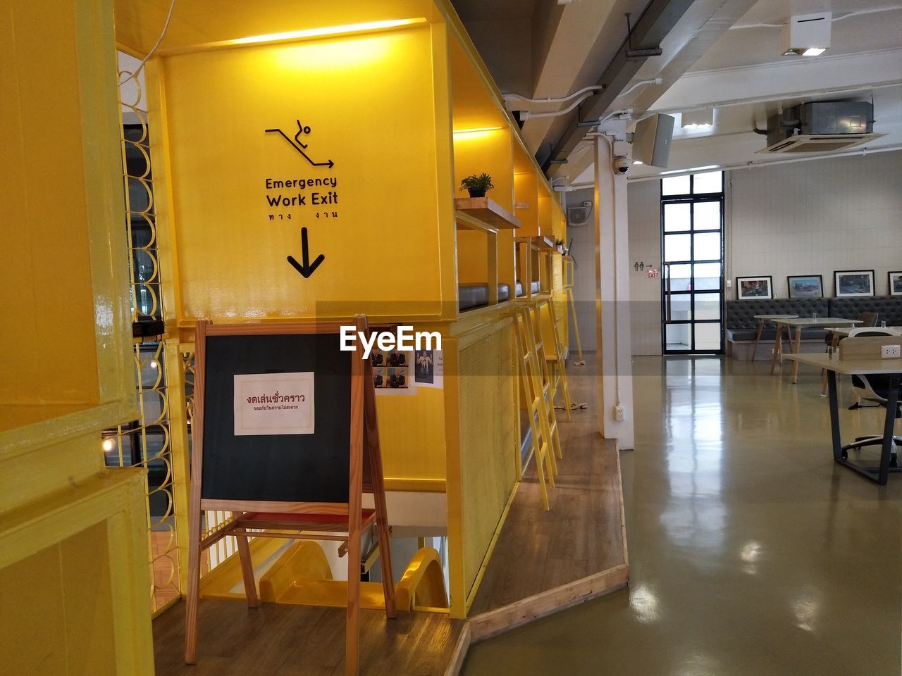 VIEW OF EMPTY CHAIRS IN A BUILDING