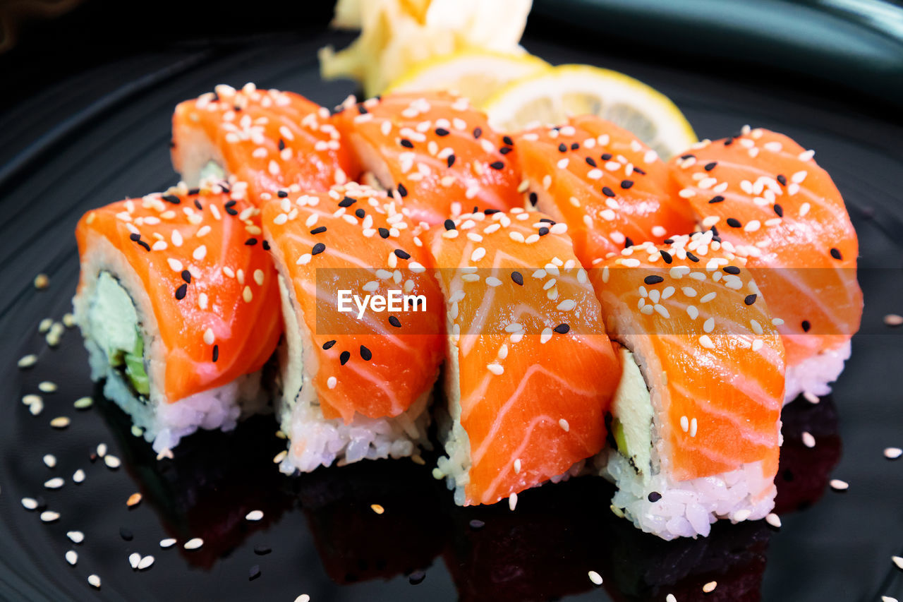 CLOSE-UP OF SUSHI IN PLATE