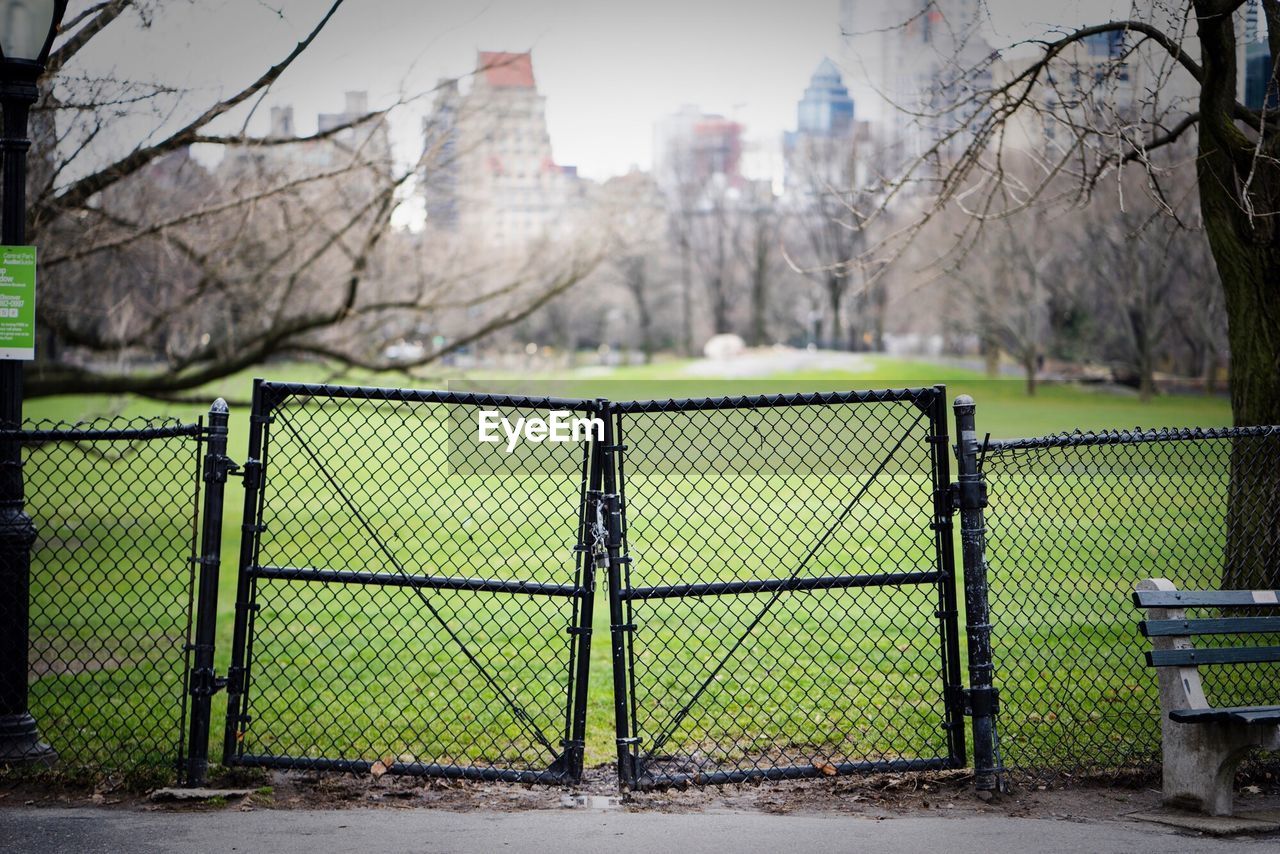 CHAINLINK FENCE IN CITY