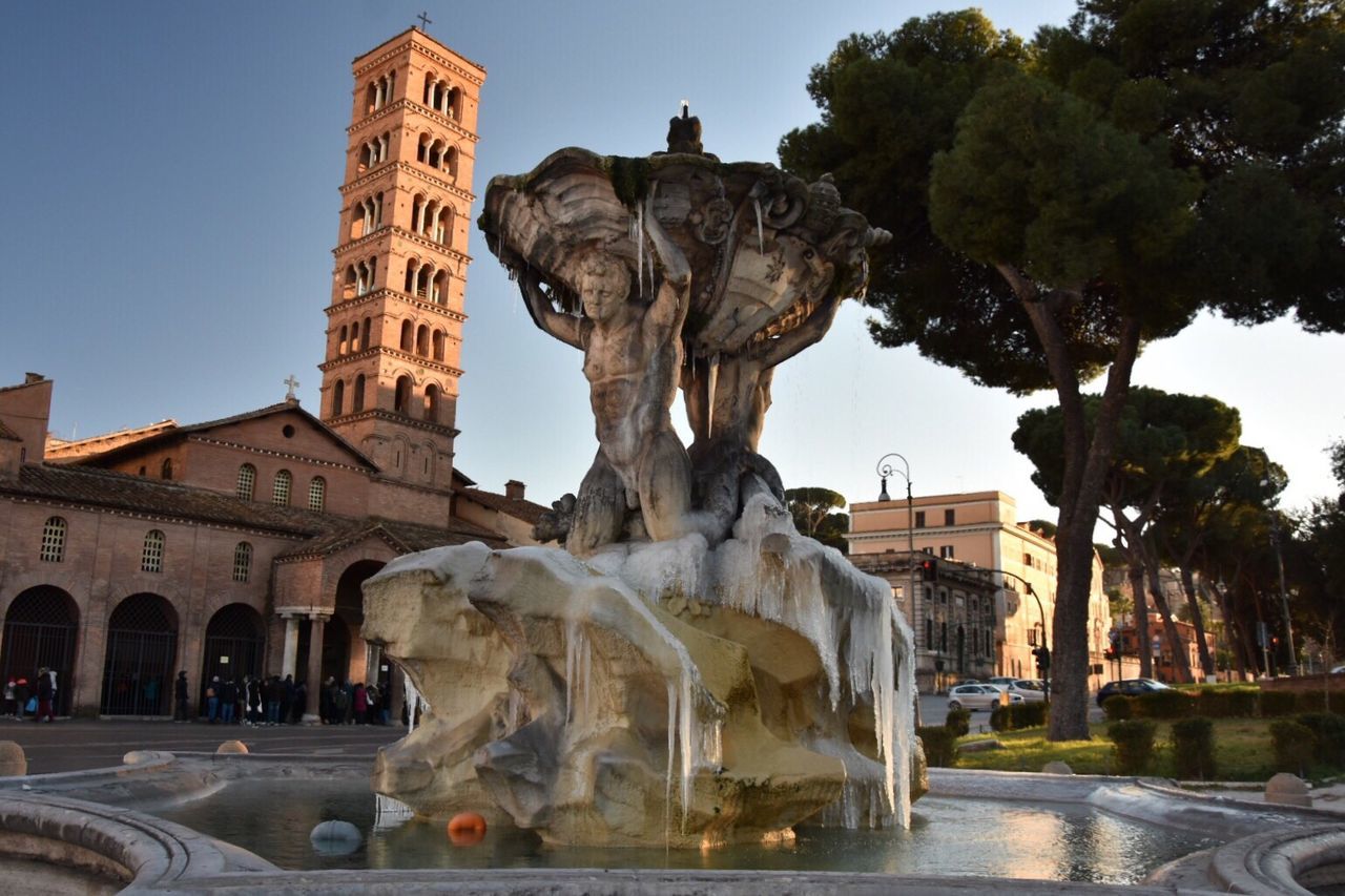 STATUE OF FOUNTAIN IN CITY